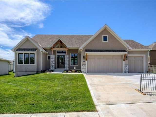 Homes for Sale in Kansas City, MO 64156 | 2721 NE 91st Place