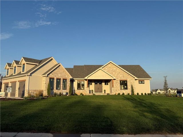 Homes for Sale in Parkville, MO 64152 | 7515 NW Fawn Circle