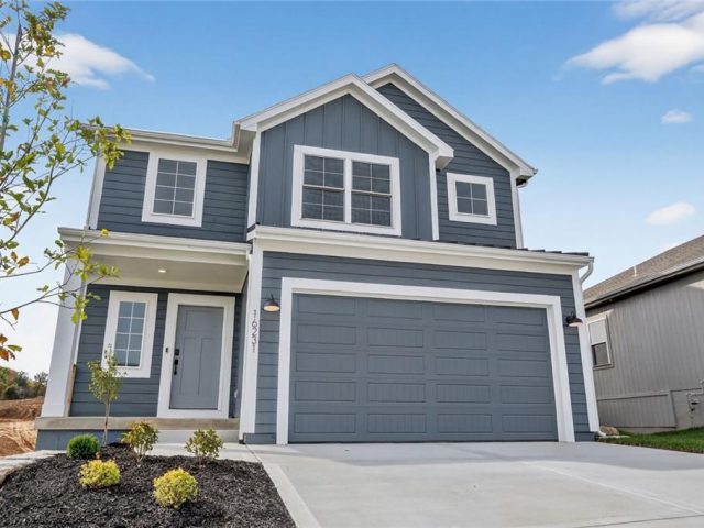 Homes for Sale in Parkville, MO 64152 | 16231  Giorgia Street