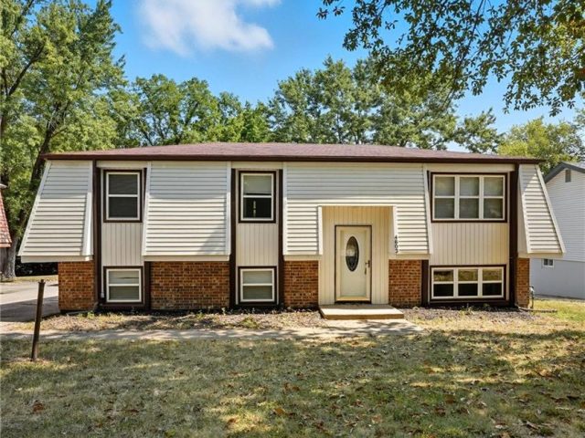 Homes for Sale in Parkville, MO 64151 | 4803 NW Woody Creek Lane