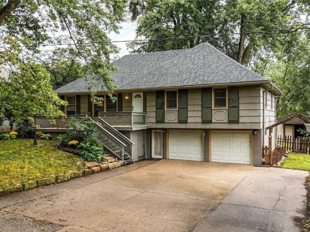 Homes for Sale in Liberty, MO 64068 | 1601  JOHNSTON Street