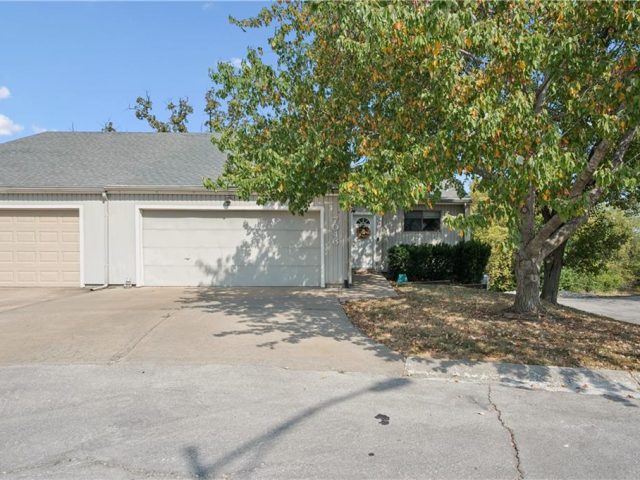 Homes for Sale in Gladstone, MO 64119 | 7046 N Askew Avenue