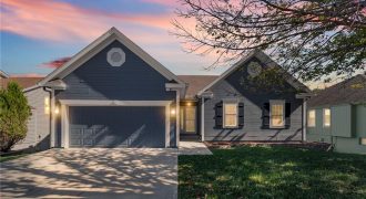 Homes for Sale in Kansas City, MO 64154 | 8509 N Robinhood Avenue