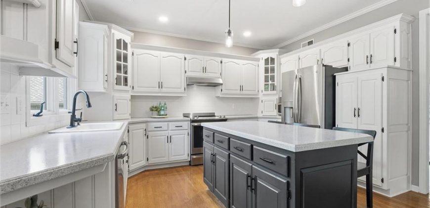 Homes for Sale in Parkville, MO 64152 | 7808 NW Twilight Place