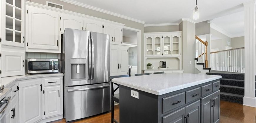 Homes for Sale in Parkville, MO 64152 | 7808 NW Twilight Place