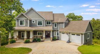 Homes for Sale in Parkville, MO 64152 | 10750 NW Meadow Lane Circle