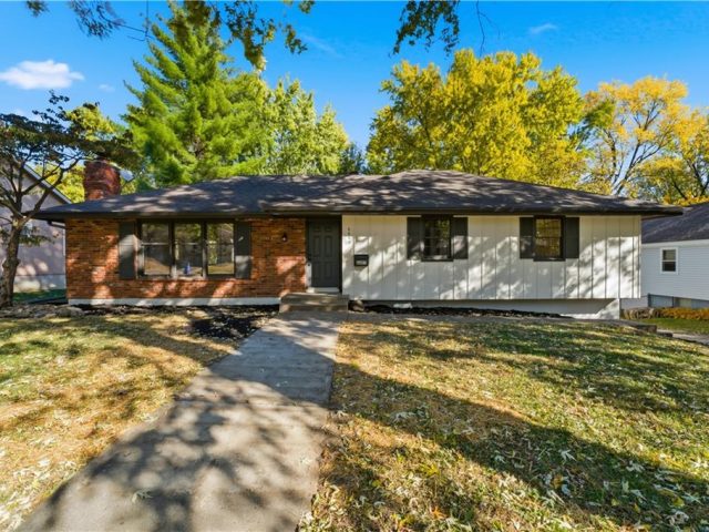 Homes for Sale in Gladstone, MO 64119 | 6605 N Agnes Avenue