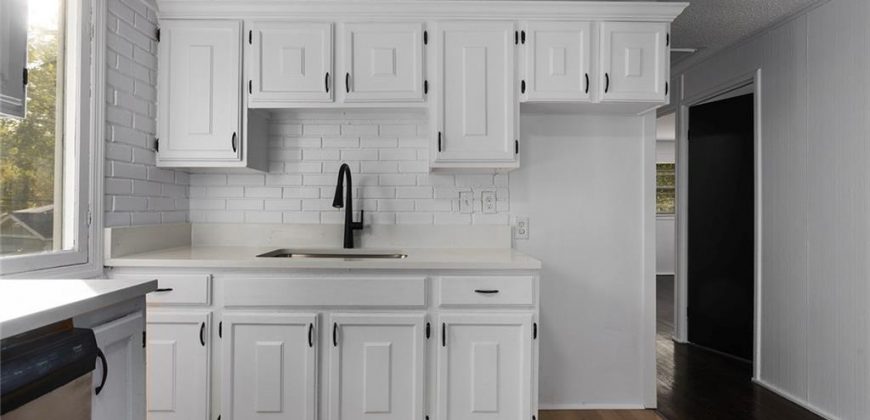 Homes for Sale in Gladstone, MO 64118 | 1005 NE 62nd Street