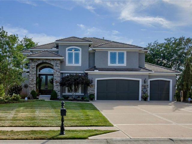 Homes for Sale in Kansas City, MO 64154 | 6123 NW 104th Terrace