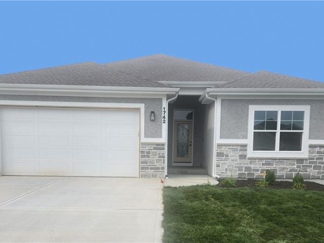 Homes for Sale in Kansas City, MO 64155 | 1742 NW 107th Terrace