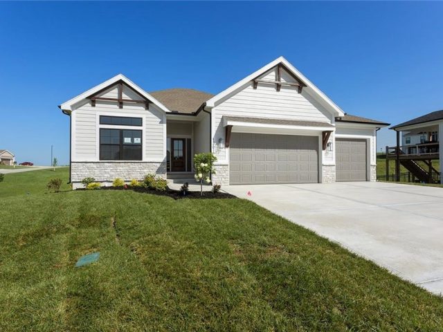 Homes for Sale in Kearney, MO 64060 | 13616  Clover Court