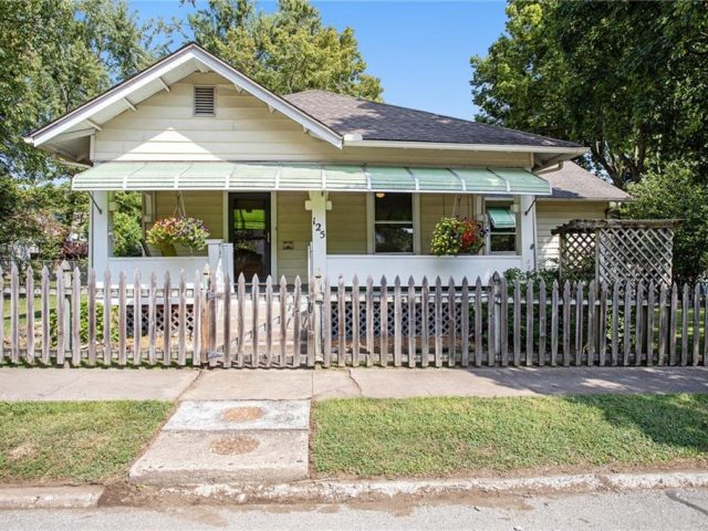 Homes for Sale in Liberty, MO 64068 | 125 N Leonard Street