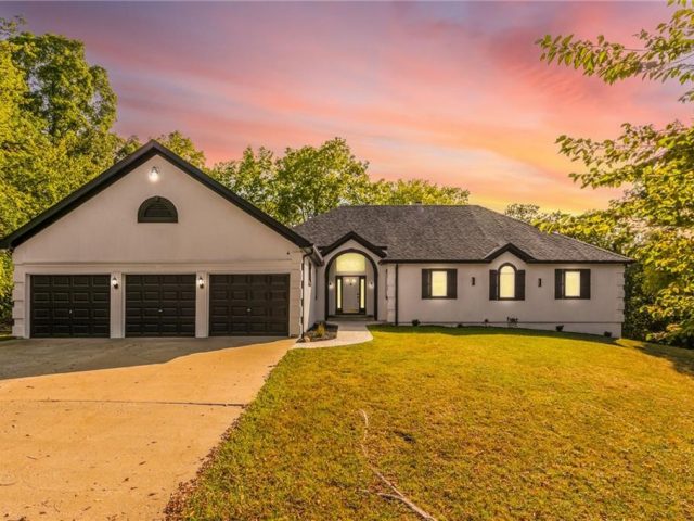 Homes for Sale in Smithville, MO 64089 | 1619  Sunrise Drive