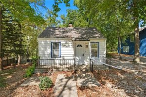 3712-NE-57th-Terrace-mls-2577187-image-1