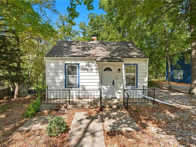 Homes for Sale in Gladstone, MO 64119 | 3712 NE 57th Terrace