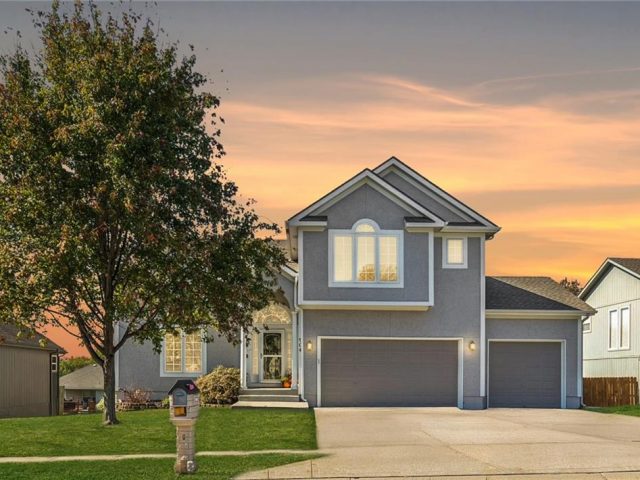 Homes for Sale in Kearney, MO 64060 | 904  Crestridge Drive