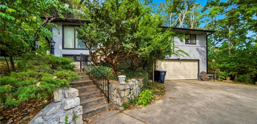 Homes for Sale in Kansas City, MO 64116 | 106 NW Greentree Lane