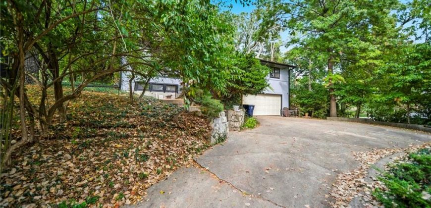 Homes for Sale in Kansas City, MO 64116 | 106 NW Greentree Lane