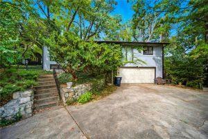 106-NW-Greentree-Lane-mls-2581536-image-1