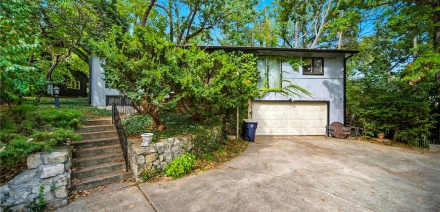 Homes for Sale in Kansas City, MO 64116 | 106 NW Greentree Lane