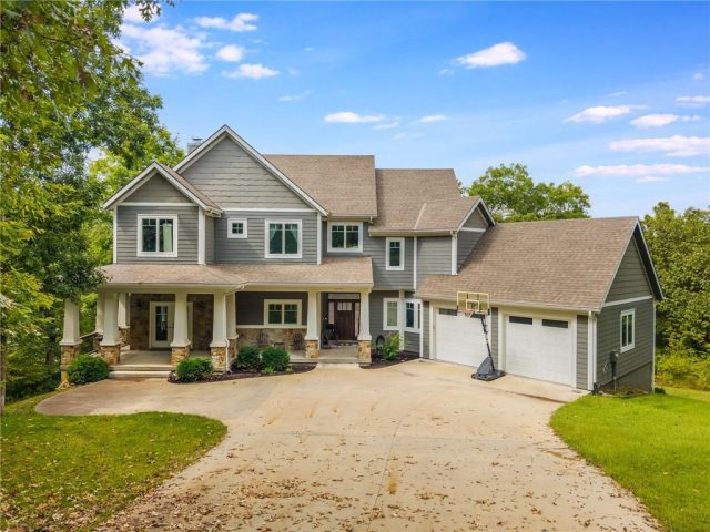 Homes for Sale in Parkville, MO 64152 | 10750 NW Meadow Lane Circle