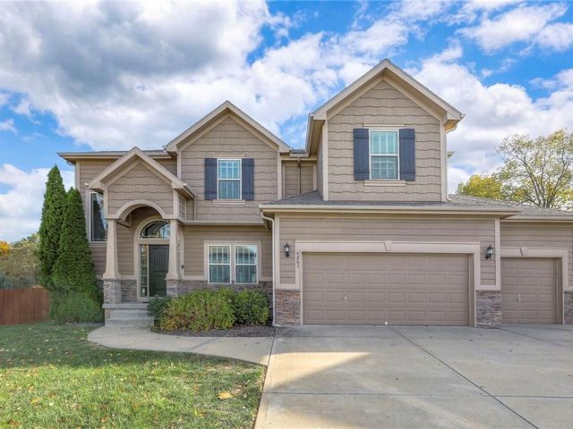 Homes for Sale in Kansas City, MO 64151 | 4203 NW 76th Street