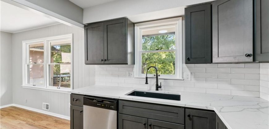 Homes for Sale in Gladstone, MO 64119 | 6605 N Agnes Avenue