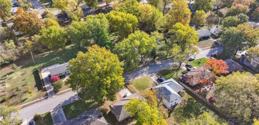 Homes for Sale in Gladstone, MO 64119 | 6605 N Agnes Avenue