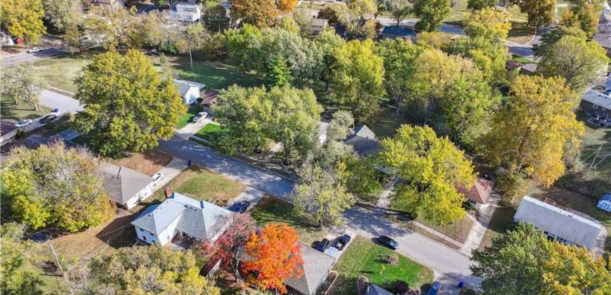 Homes for Sale in Gladstone, MO 64119 | 6605 N Agnes Avenue