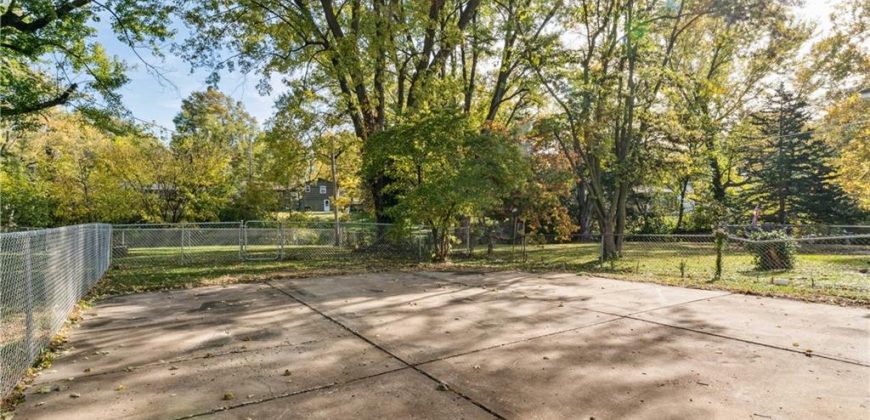 Homes for Sale in Gladstone, MO 64119 | 6605 N Agnes Avenue