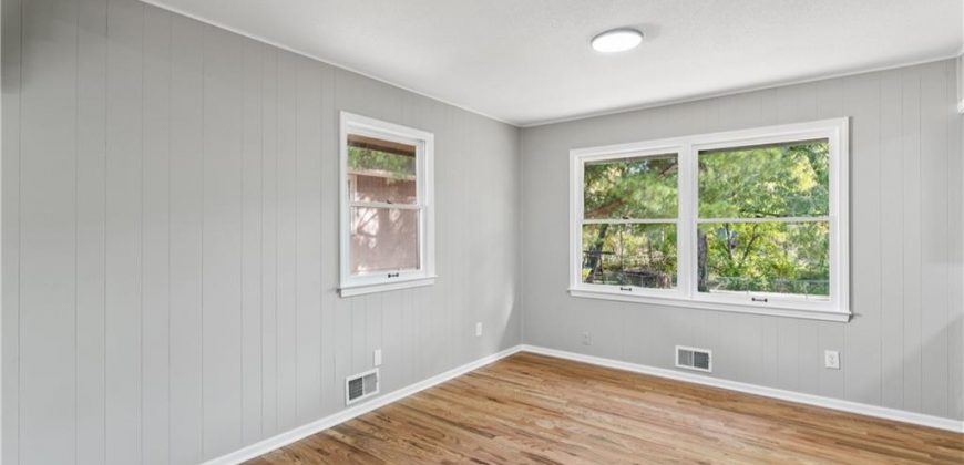 Homes for Sale in Gladstone, MO 64119 | 6605 N Agnes Avenue