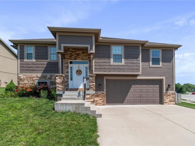 Homes for Sale in Kearney, MO 64060 | 730 E 13th Court