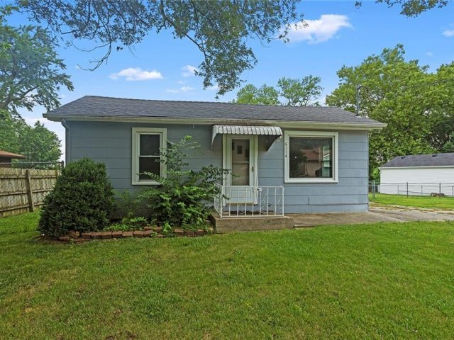 Homes for Sale in Gladstone, MO 64118 | 6114 N Main Street