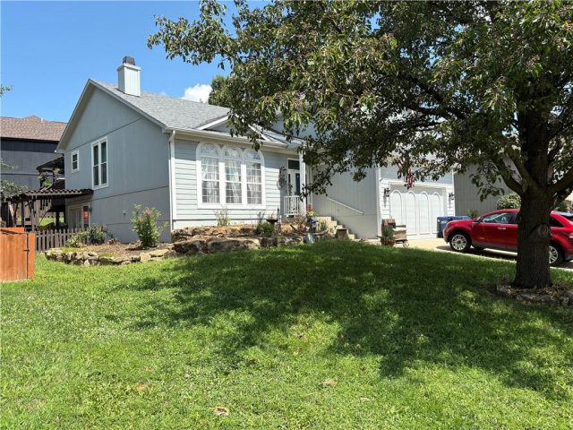 Homes for Sale in Smithville, MO 64089 | 304  KILLARNEY Lane