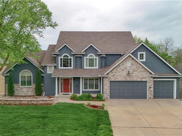 Homes for Sale in Parkville, MO 64152 | 10505 NW River Hills Drive