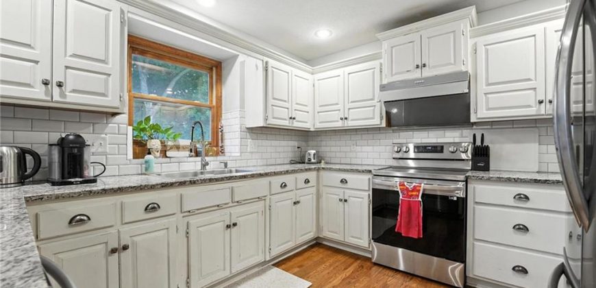 Homes for Sale in Parkville, MO 64152 | 6235 N Forest Drive