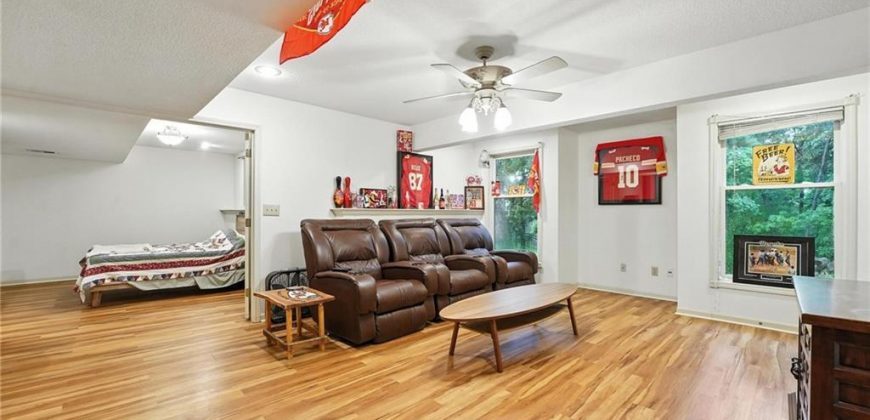 Homes for Sale in Parkville, MO 64152 | 6235 N Forest Drive