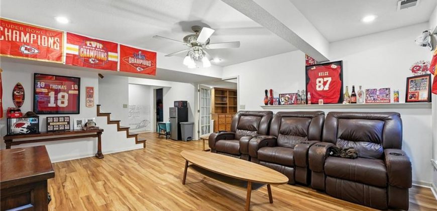 Homes for Sale in Parkville, MO 64152 | 6235 N Forest Drive