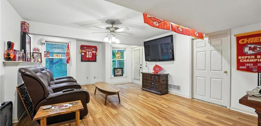 Homes for Sale in Parkville, MO 64152 | 6235 N Forest Drive