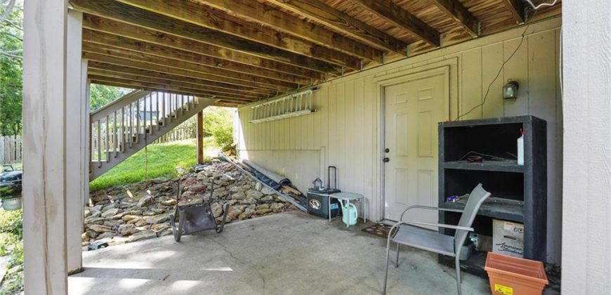 Homes for Sale in Parkville, MO 64152 | 6235 N Forest Drive