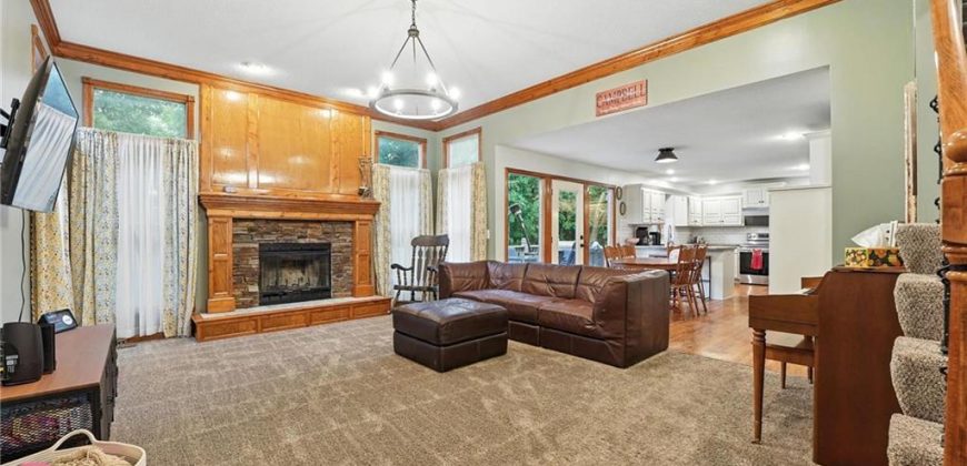 Homes for Sale in Parkville, MO 64152 | 6235 N Forest Drive