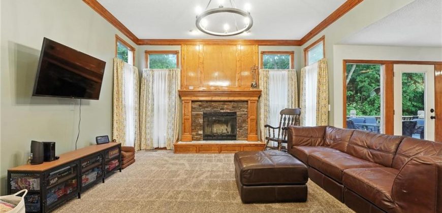 Homes for Sale in Parkville, MO 64152 | 6235 N Forest Drive