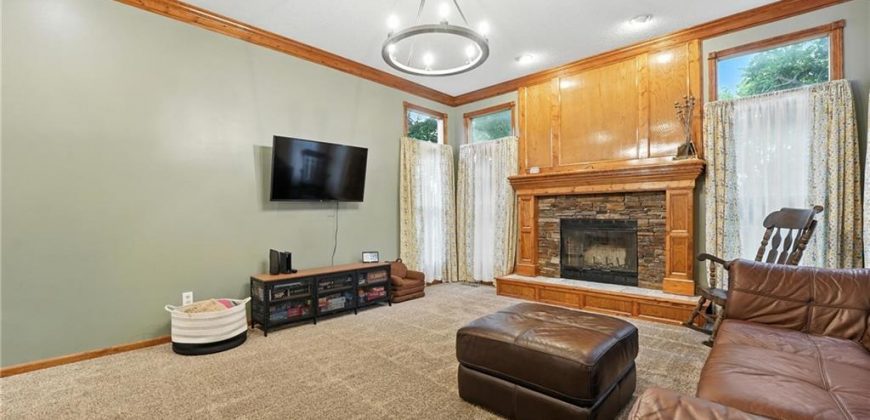 Homes for Sale in Parkville, MO 64152 | 6235 N Forest Drive