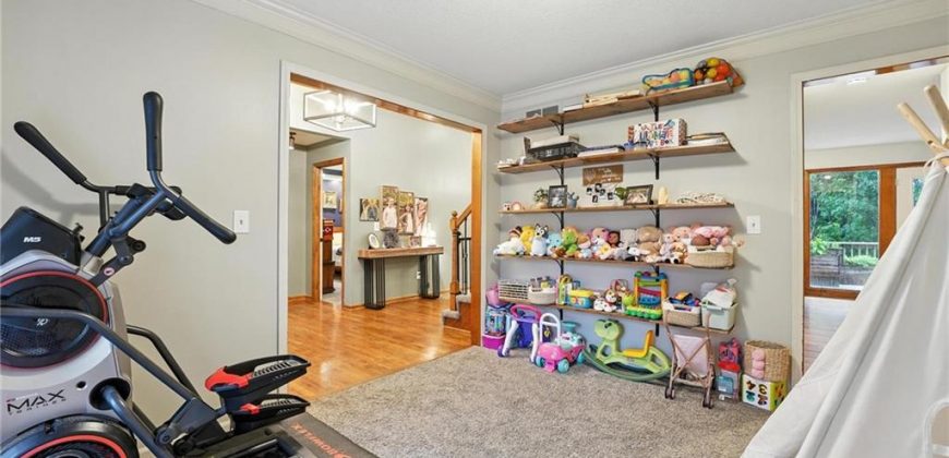 Homes for Sale in Parkville, MO 64152 | 6235 N Forest Drive