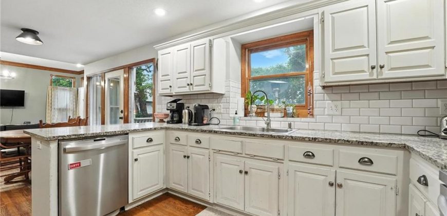 Homes for Sale in Parkville, MO 64152 | 6235 N Forest Drive