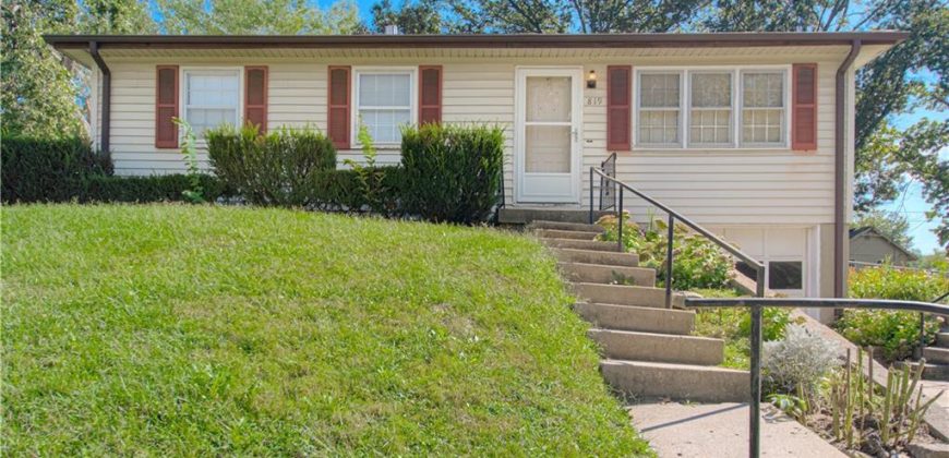 Homes for Sale in Liberty, MO 64068 | 819 S Main Street