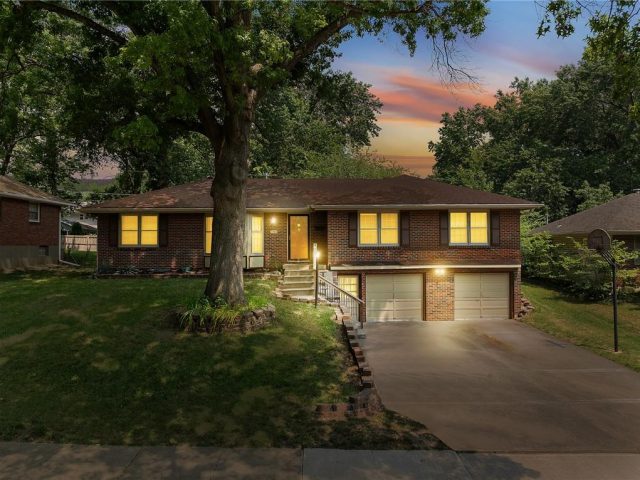 Homes for Sale in Gladstone, MO 64118 | 1702 NE 68th Terrace