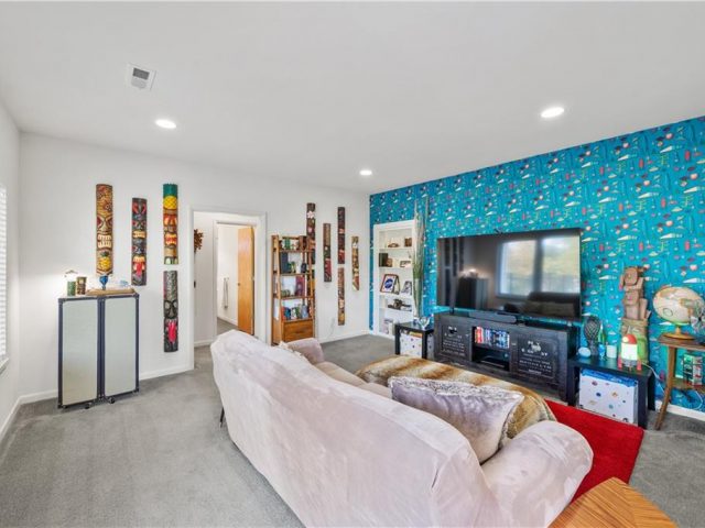 Homes for Sale in Riverside, MO 64150 | 4953 NW High Drive