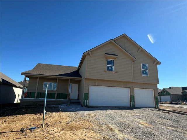 Homes for Sale in Parkville, MO 64152 | 7040 NW Yulich Court