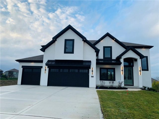 Homes for Sale in Kansas City, MO 64155 | 1602 NW 106th Terrace